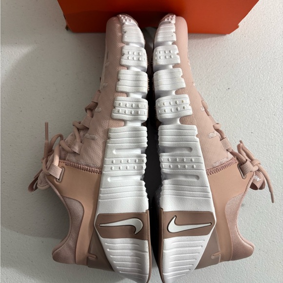 Nike Free Metcon 5 Pink Sneakers - Picture 5 of 6